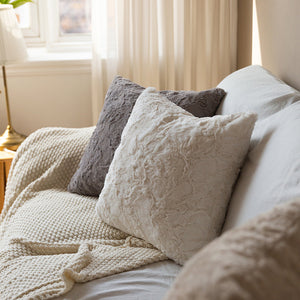 Double sides furry throw pillow case and insert great to snuggle  size 18"x18" WITH 450g INSERT