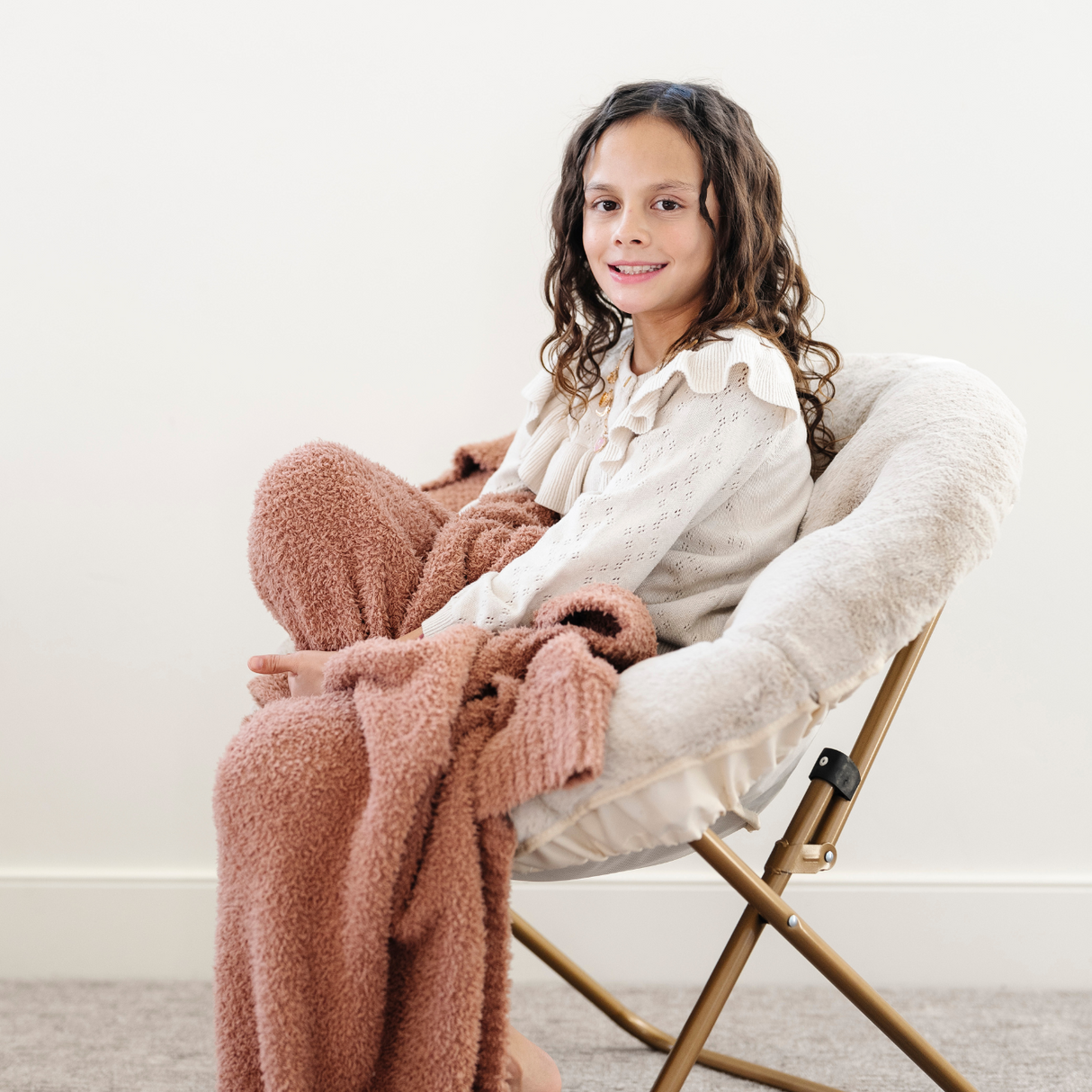 Saucer Chair Kids Chair with Faux Fur Cover
