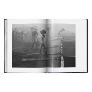 Sebastião Salgado. Workers. An Archaeology of the Industrial Age (English)