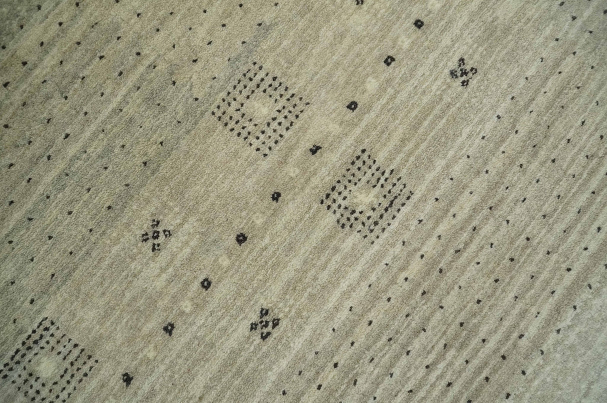 5x7 Beige and Gray  Wool Hand Knotted Southwestern Gabbeh Rug