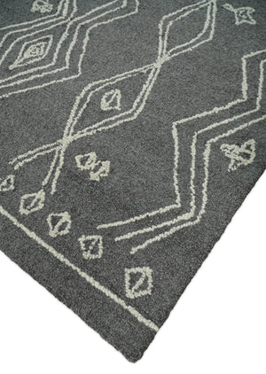 5x8 Gray and White Tribal Hand Tufted Textured Loop Area Rug