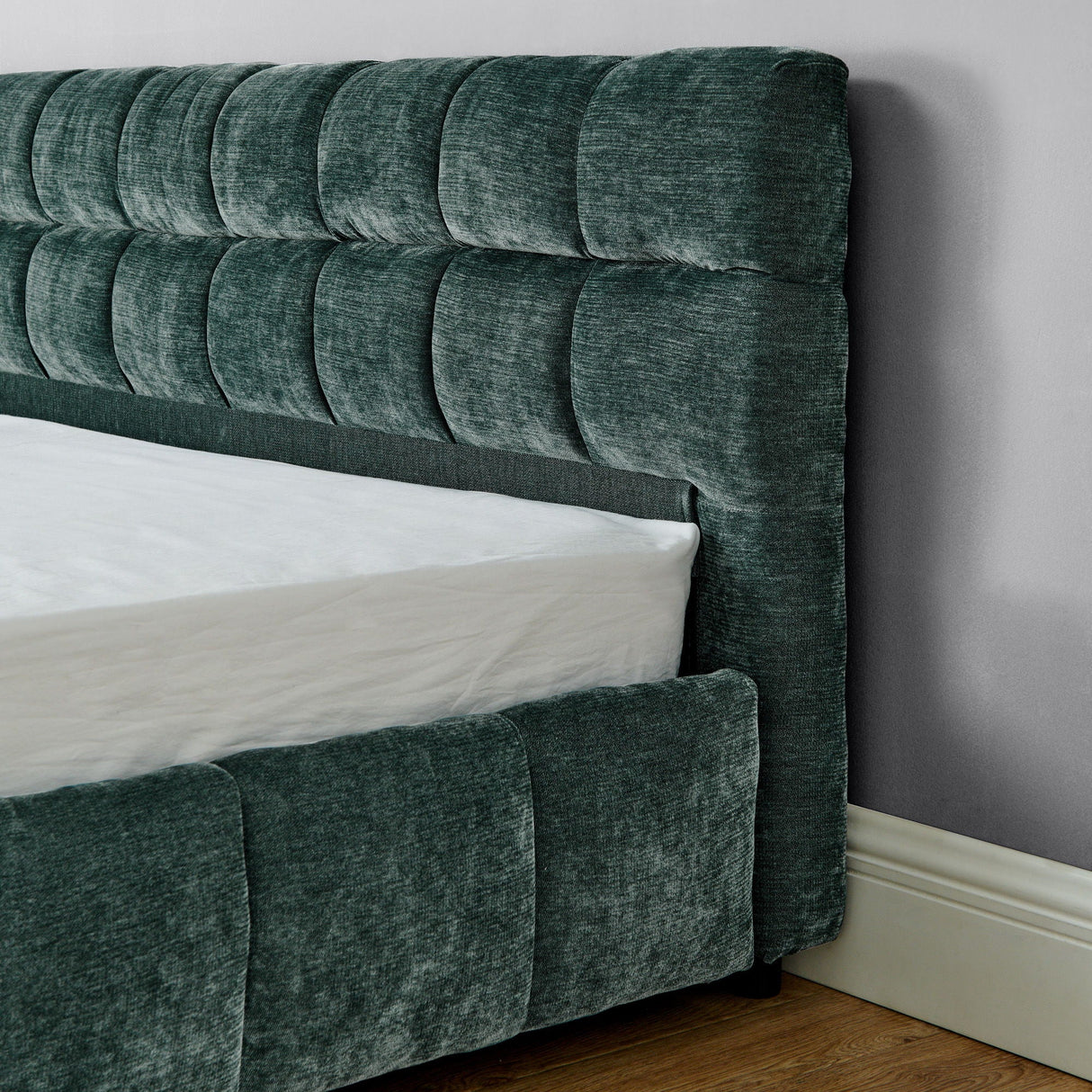 Modern Platform Bed Frame With Thick Fabric