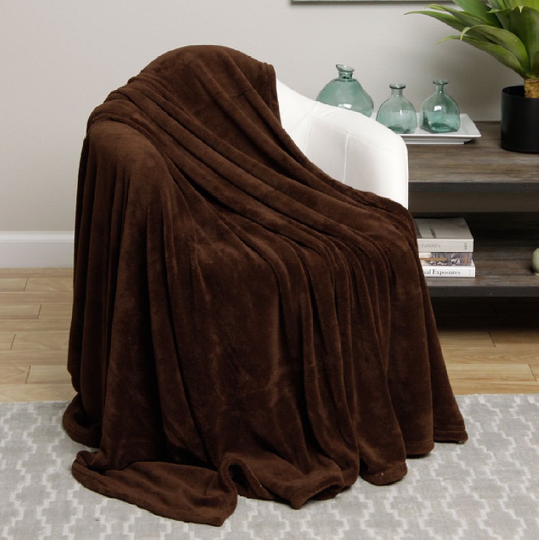 Decor&More Simply Lush Solid Microplush Blanket