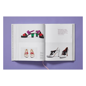 Shoes A–Z. The Collection of The Museum at FIT (German, French, English) (FFE)