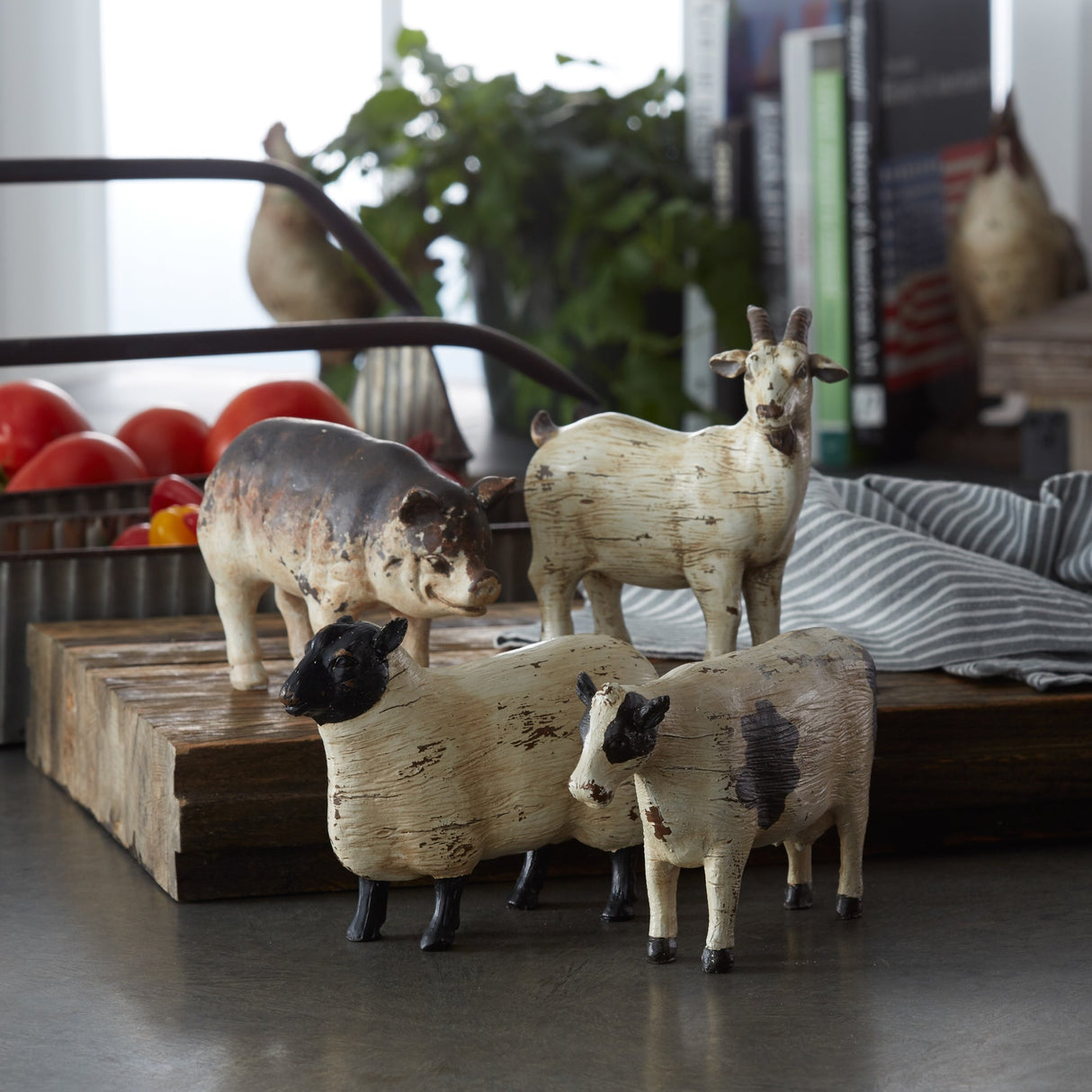 Rustic farm animal figurine (set of 8)