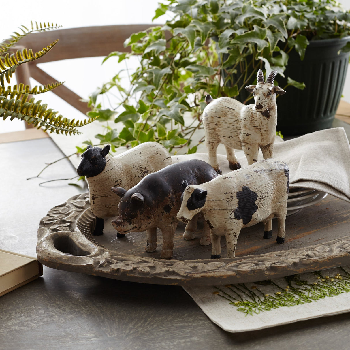 Rustic farm animal figurine (set of 8)