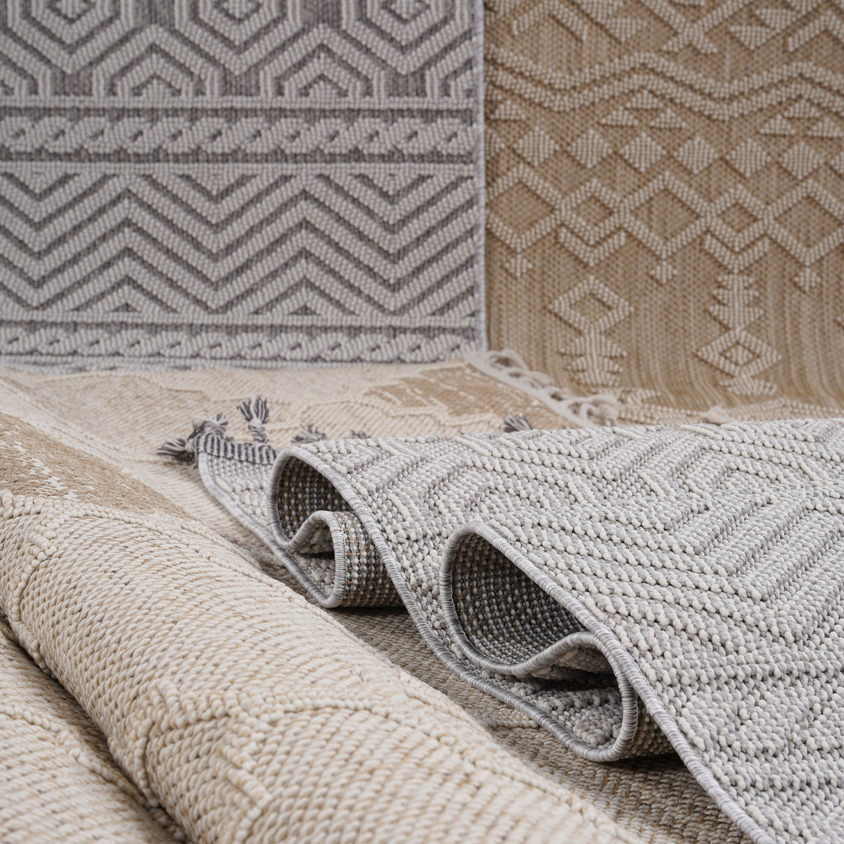 Guros - 6' X 9' Geometric Indoor / Outdoor Area Rug - Gray / White