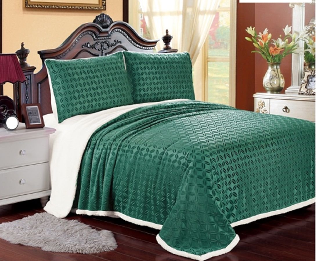 Decor&More Ultra Lush Geo Textured Reversible Sherpa Blanket