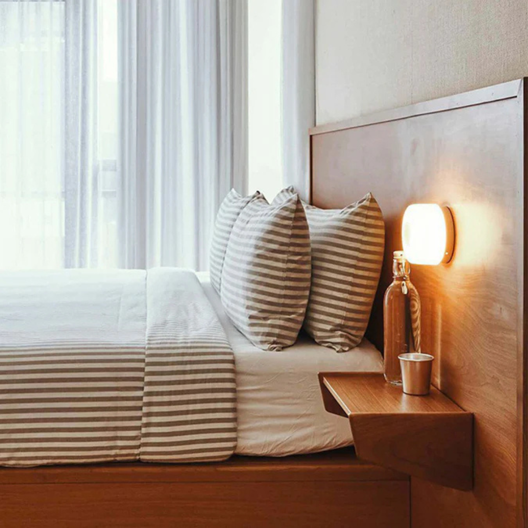 Modern Glass Round LED Wall Sconce 1-Light Aluminium Indoor Wall Lamp