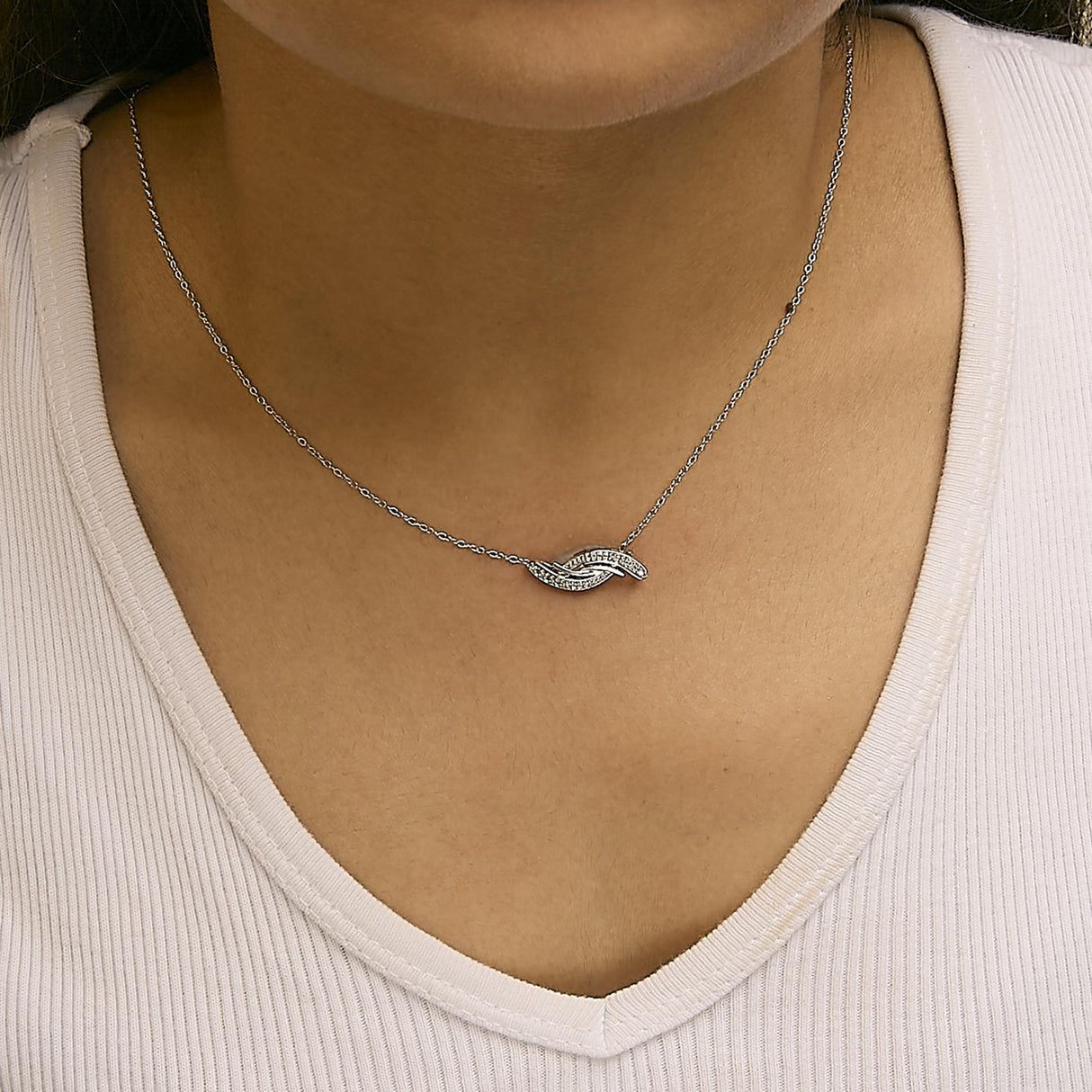 .925 Sterling Silver 1/20 cttw Round Cut Diamond Fashion Pendant Necklace (H-I, I2)