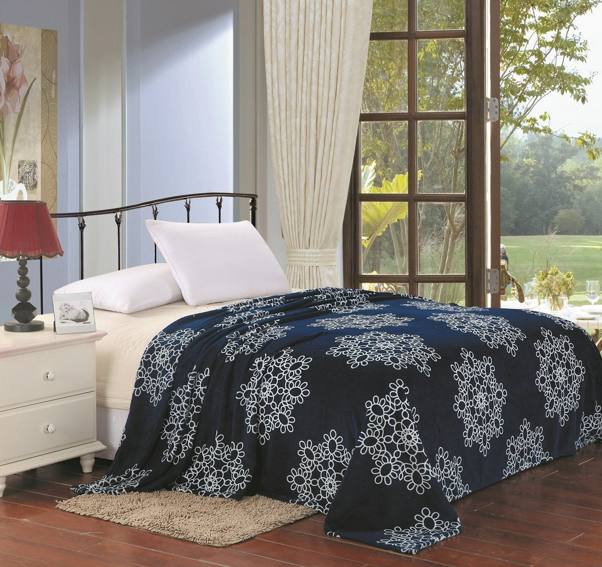 Decor&More Ultra Lush Daisy Snowflake Mandala Microplush Blanket