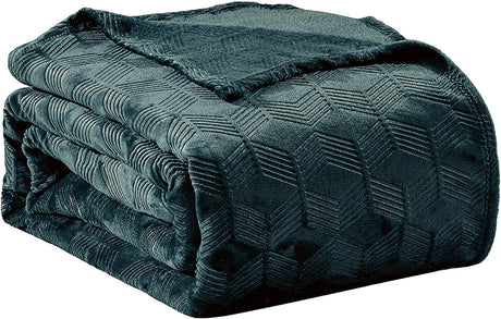 Ultra plush by decor&more chevron arrow jacquard microplush blanket