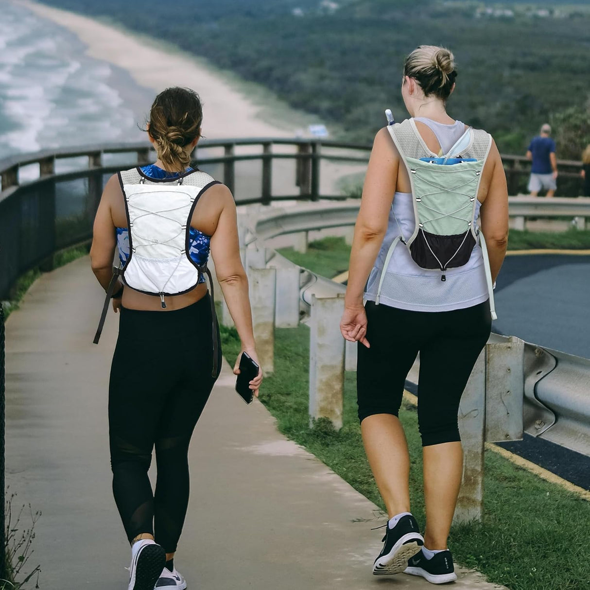 Ultra Lightweight Running Hydration Vest 2L Bladder 6 Pocket Pack 103g