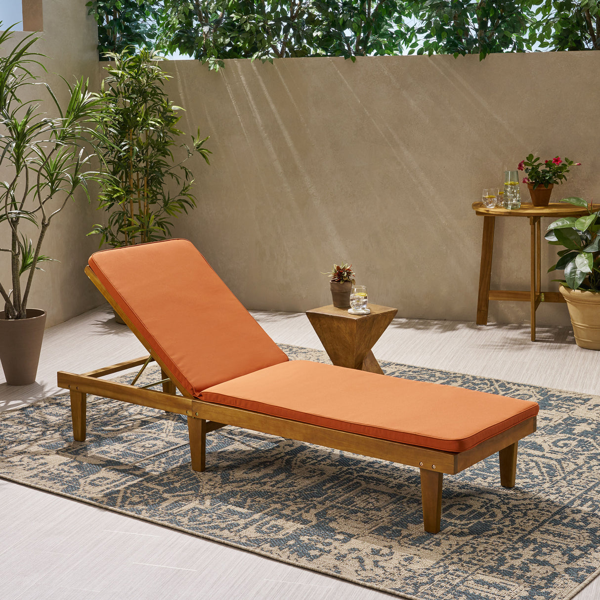 Nadine outdoor chaise lounge