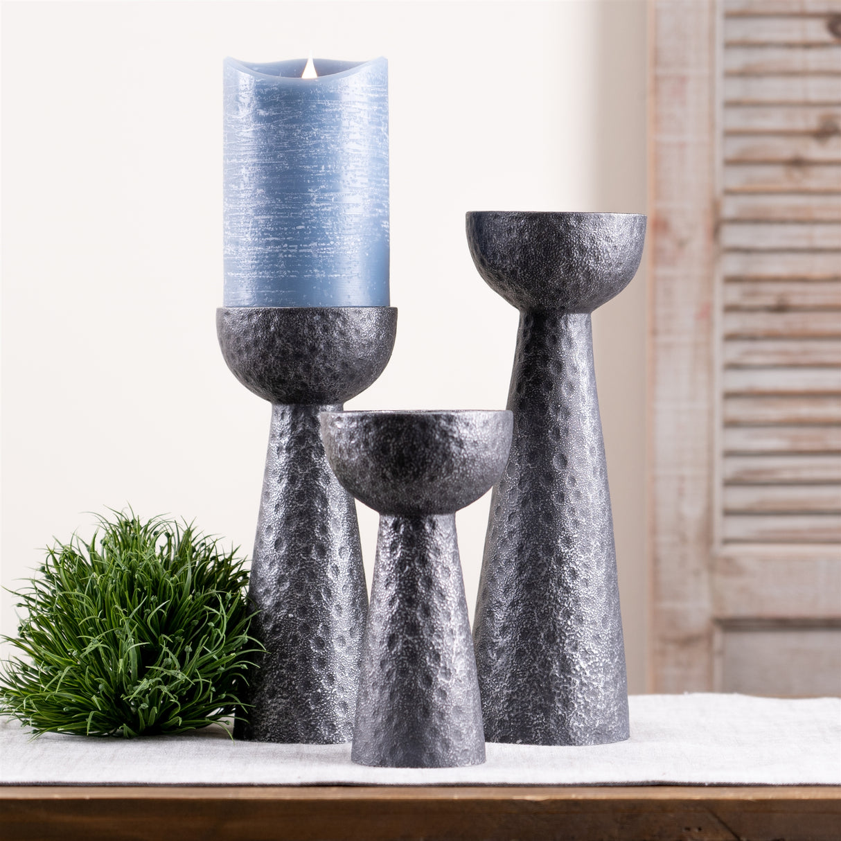 Hammered design candle holder (set of 2)