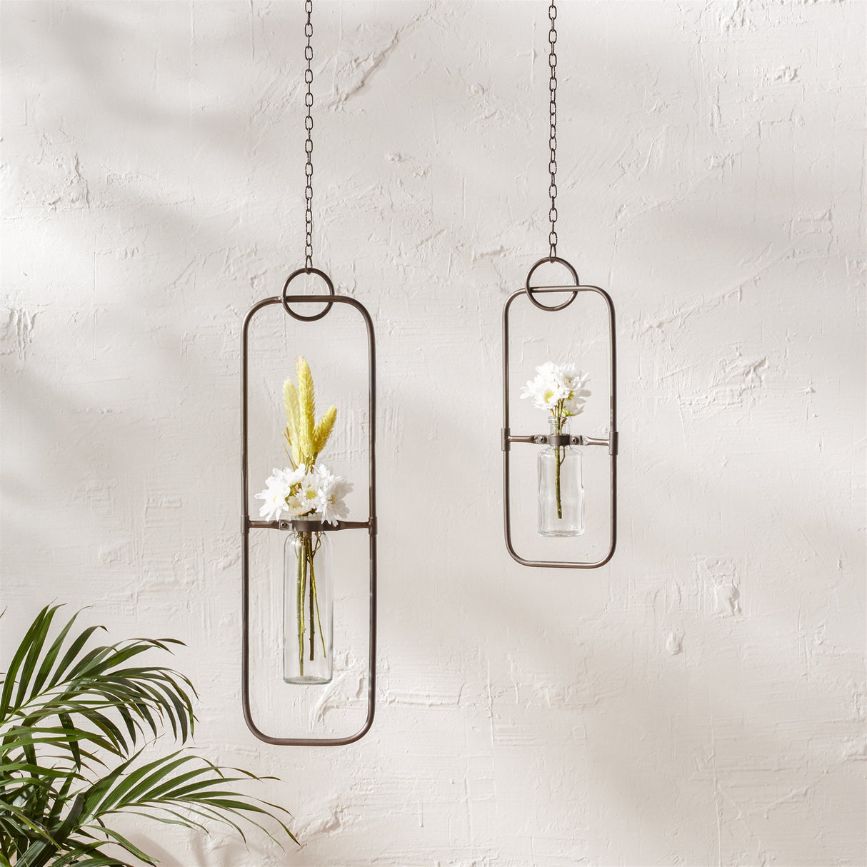 Hanging bottle vase in metal frame (set of 2)