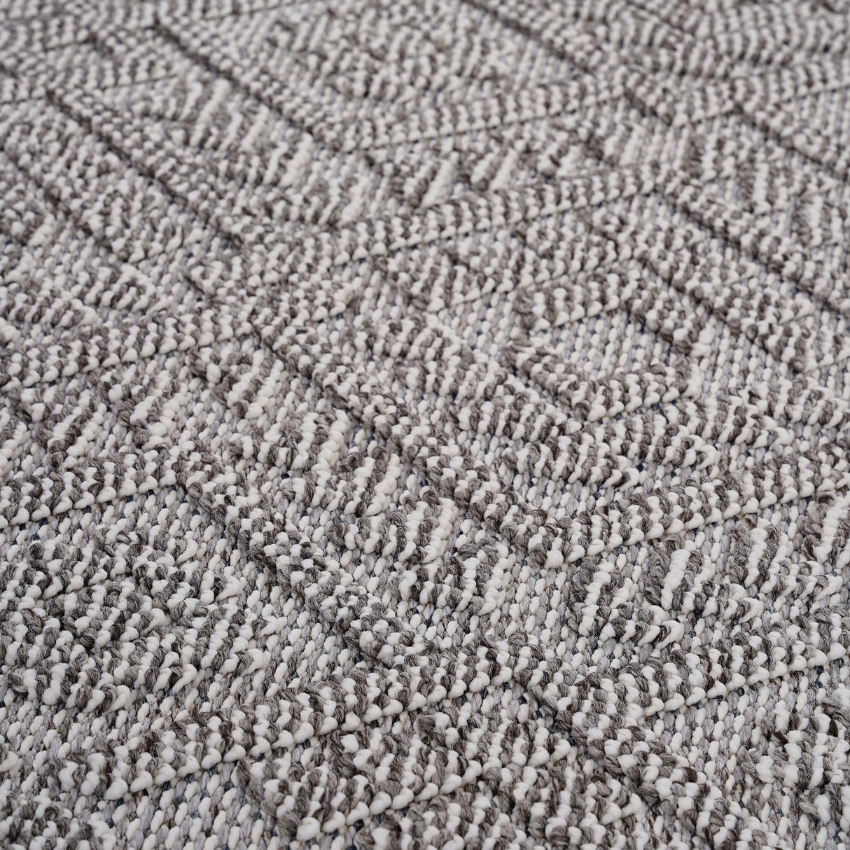NAAR Guros Collection Traditional Indoor/Outdoor Area Rug