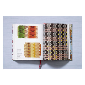 The Book of Printed Fabrics. From the 16th century until today (German, French, English)