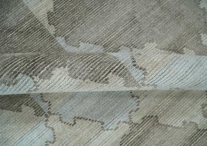 8x10 Silver and Gray Ikat design Handmade Art Silk Area Rug