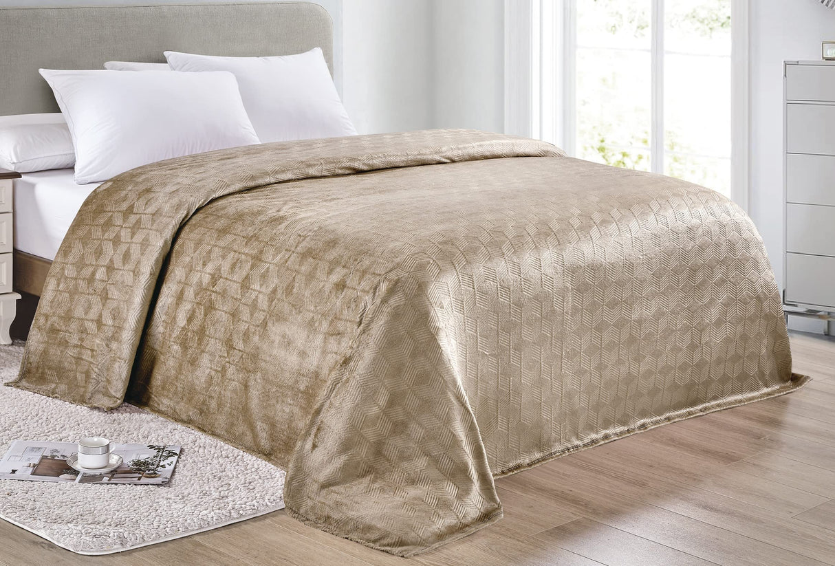 Ultra Plush by Decor&More Amrani Chevron Arrow Jacquard Microplush Blanket