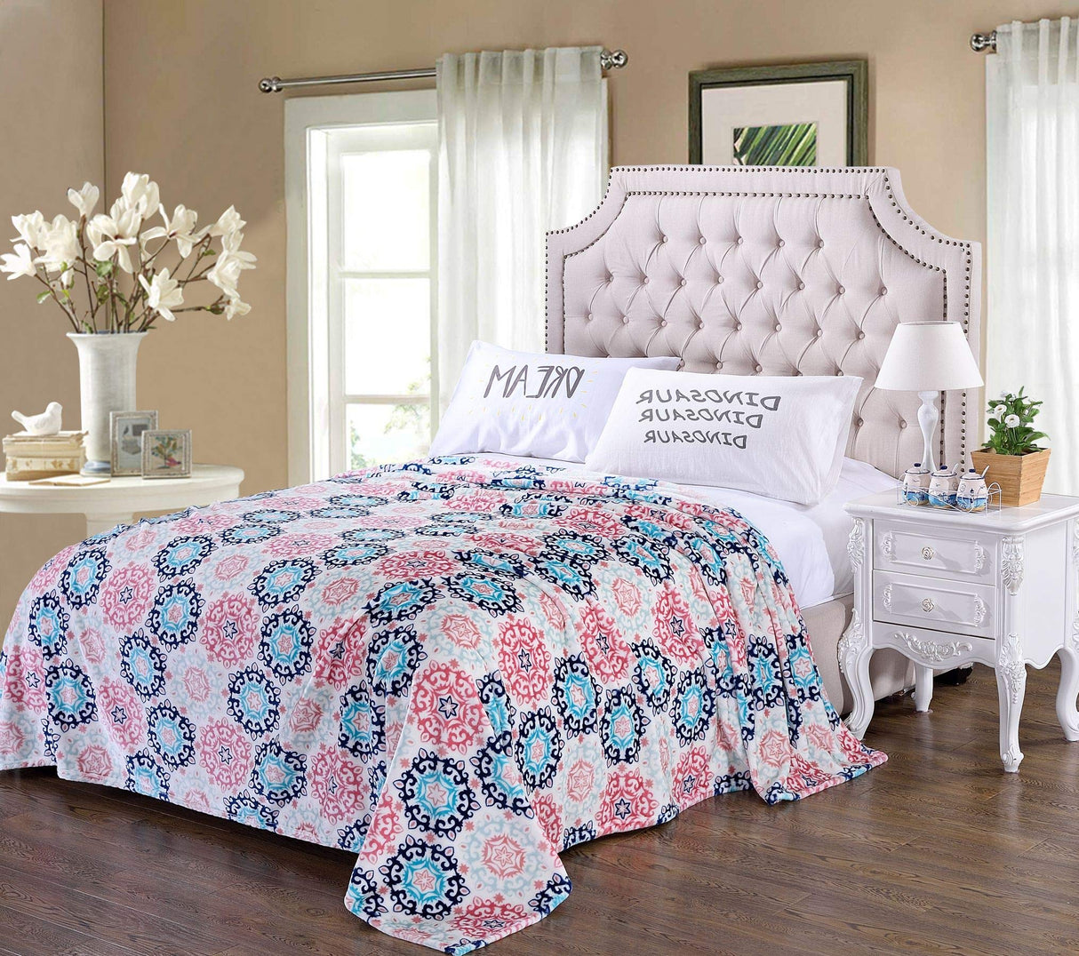 Decor&More Ultra Lush Extra Soft Modern Art Microplush Blanket