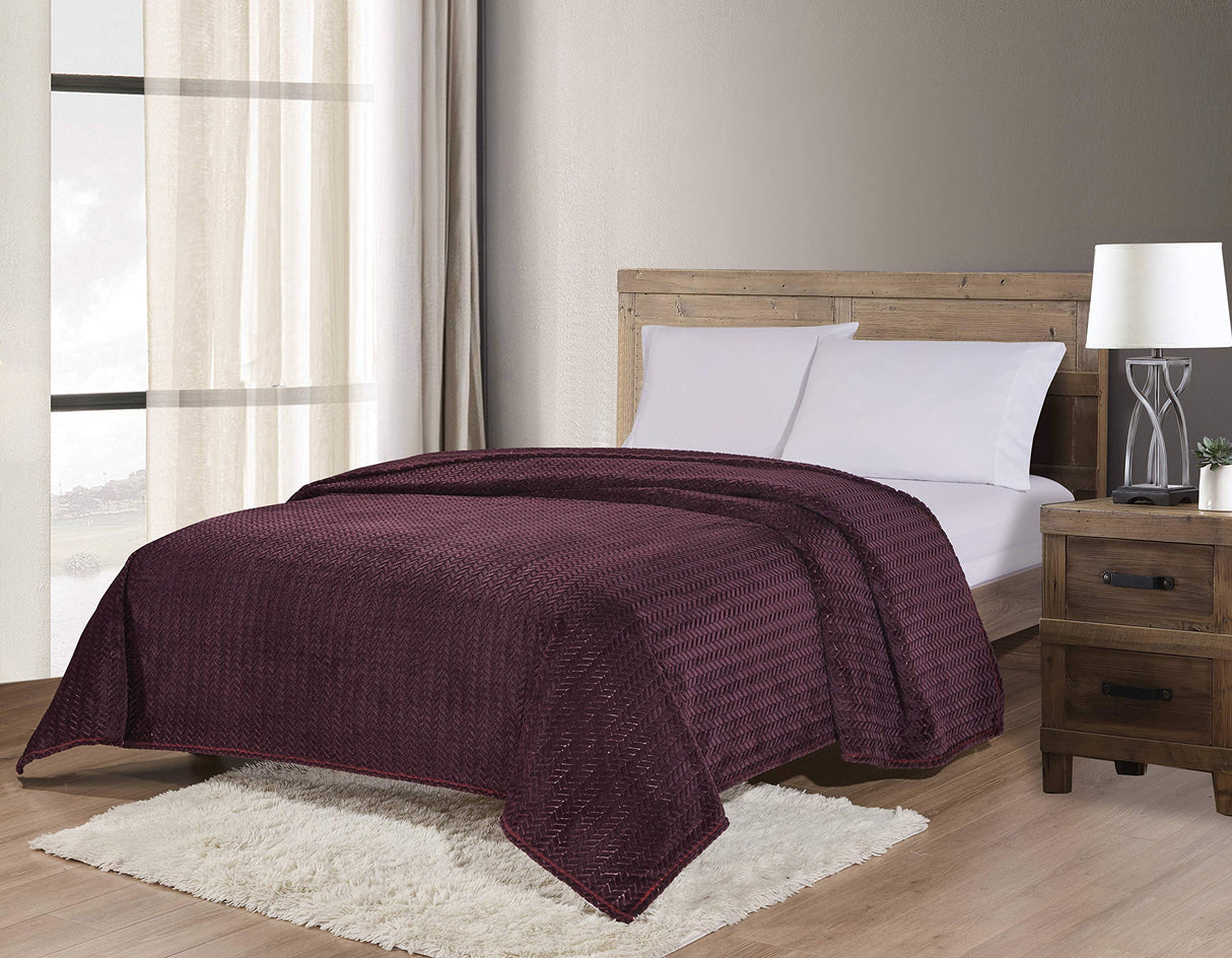Decor&More HomeEssentials Extra Heavy and Plush Chevron Braided Microplush Jacquard Blanket