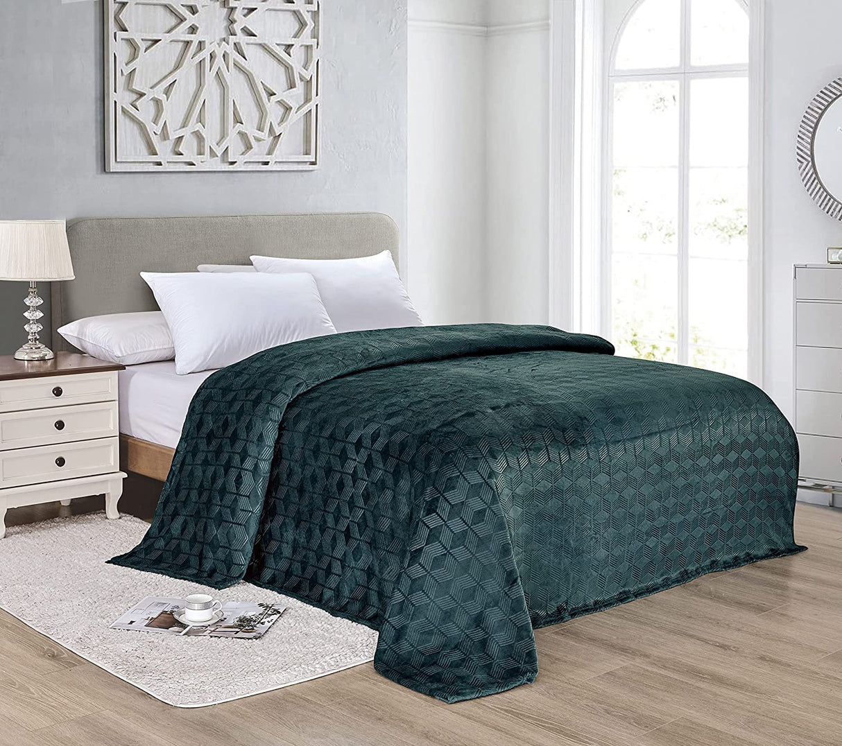 Ultra plush by decor&more chevron arrow jacquard microplush blanket