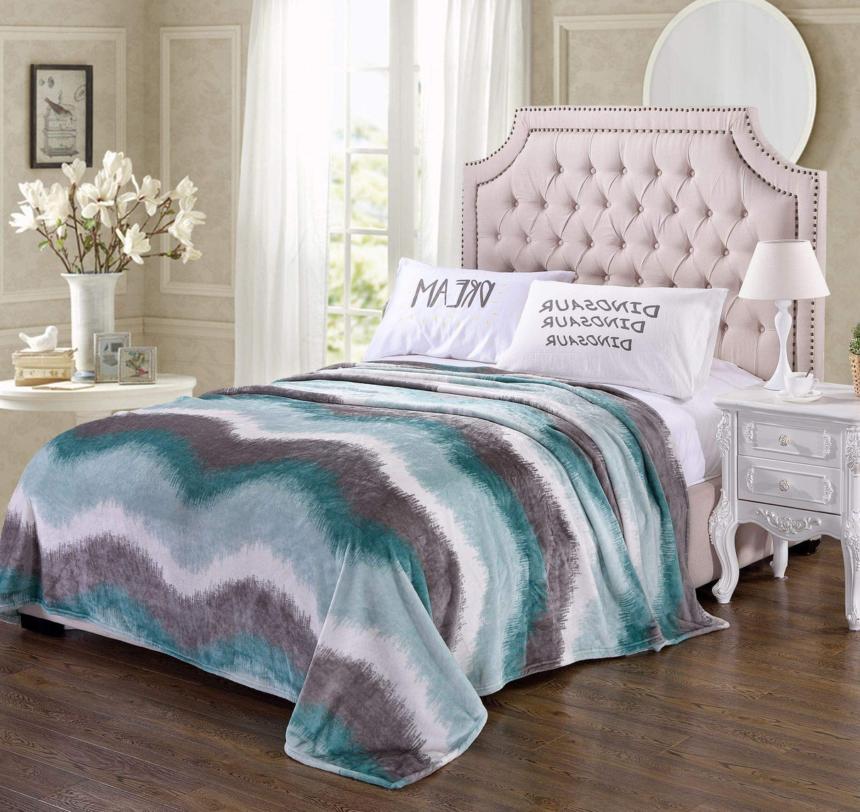 Decor&More Ultra Lush Extra Soft Modern Art Microplush Blanket