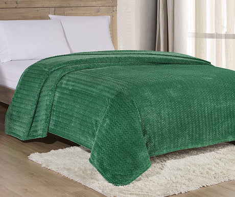 Homeessentials extra heavy and plush chevron braided microplush jacquard blanket
