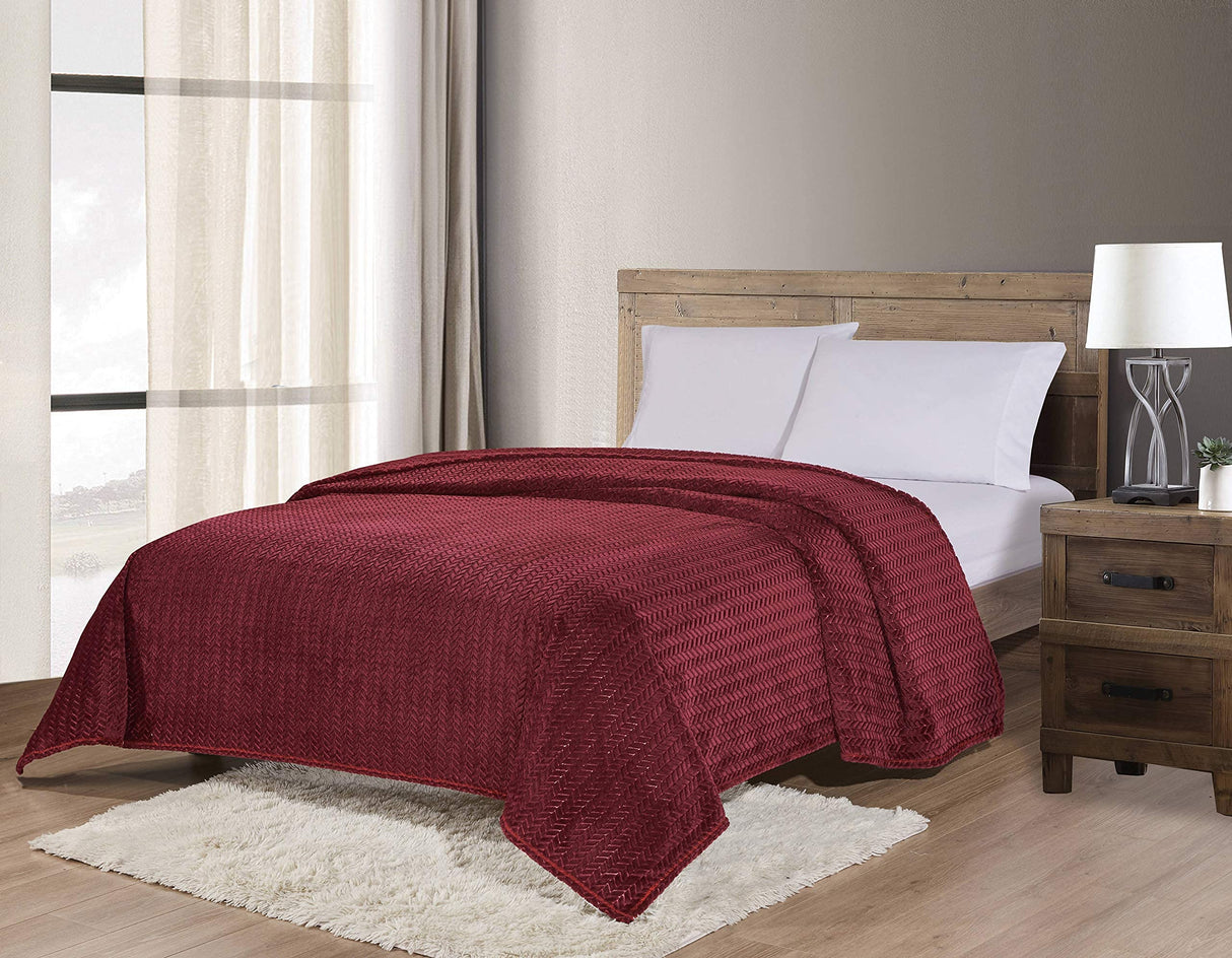 Decor&More HomeEssentials Extra Heavy and Plush Chevron Braided Microplush Jacquard Blanket