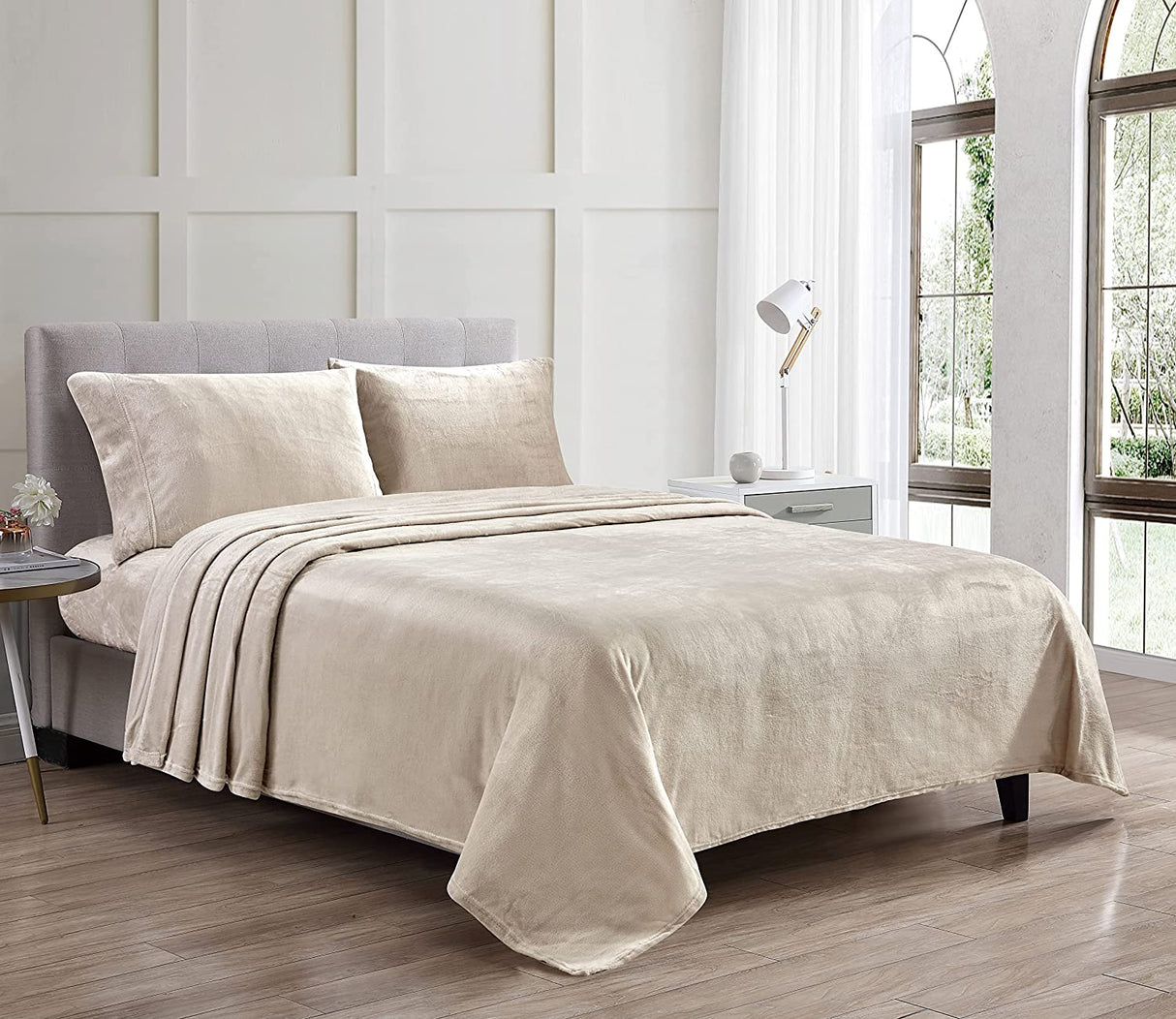 Decor&More Luxury Elegance Extra Soft Velvet Touch Microplush Sheet Set