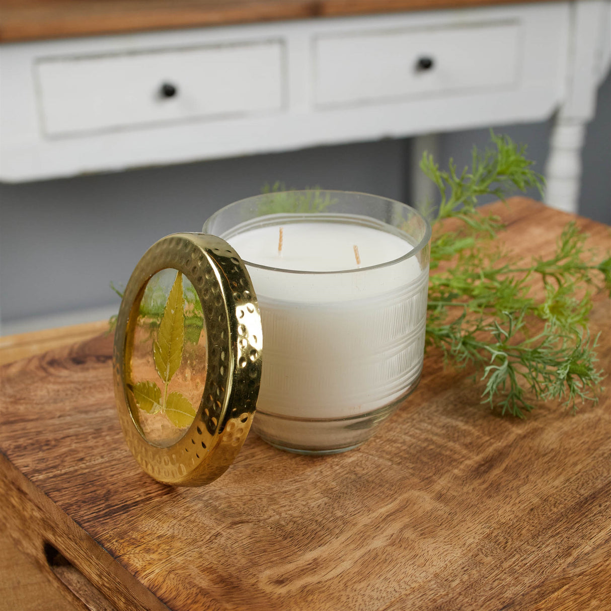 Whit currant scented soy candle with pressed floral lid 4.25"d
