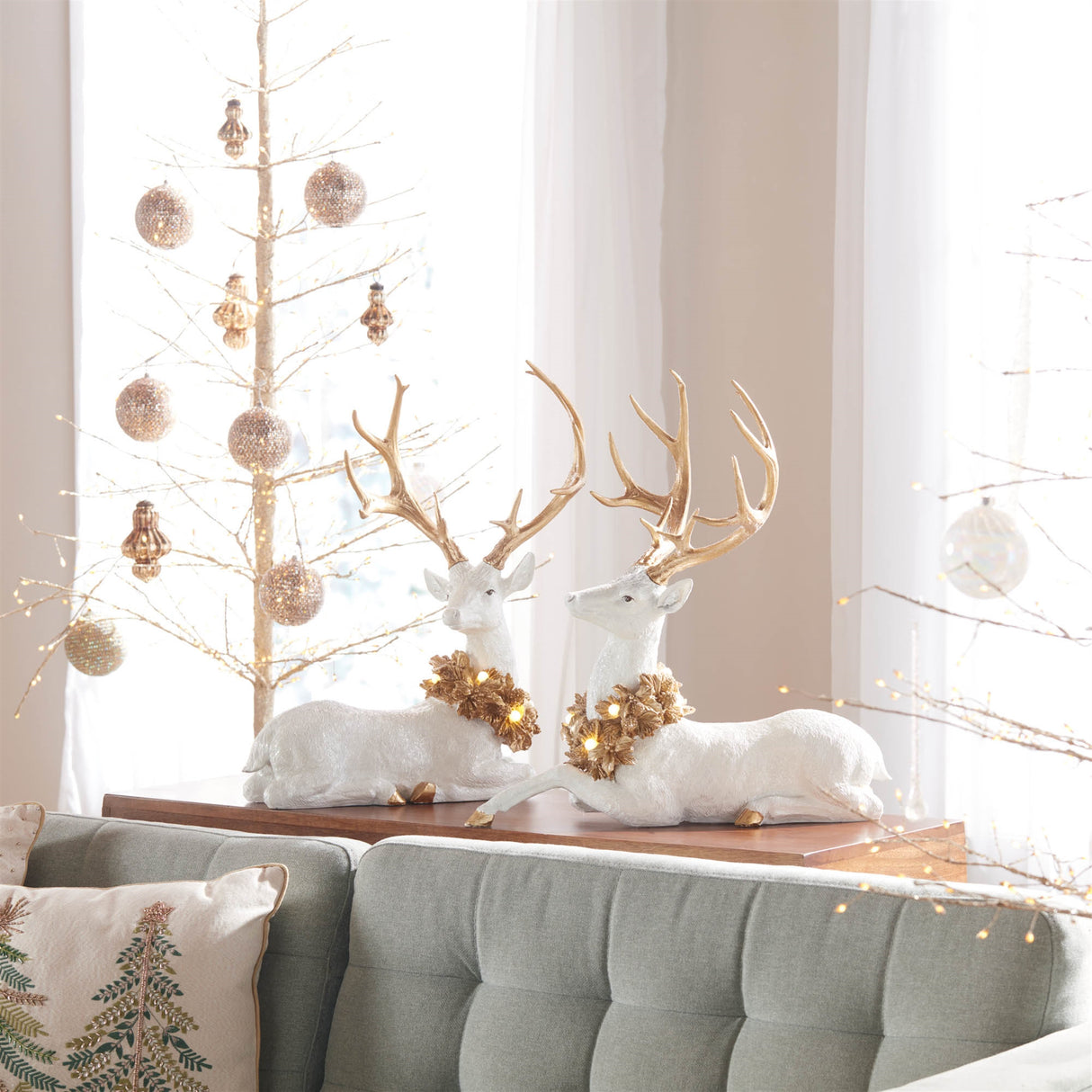 Led holiday deer figurine (set of 2)