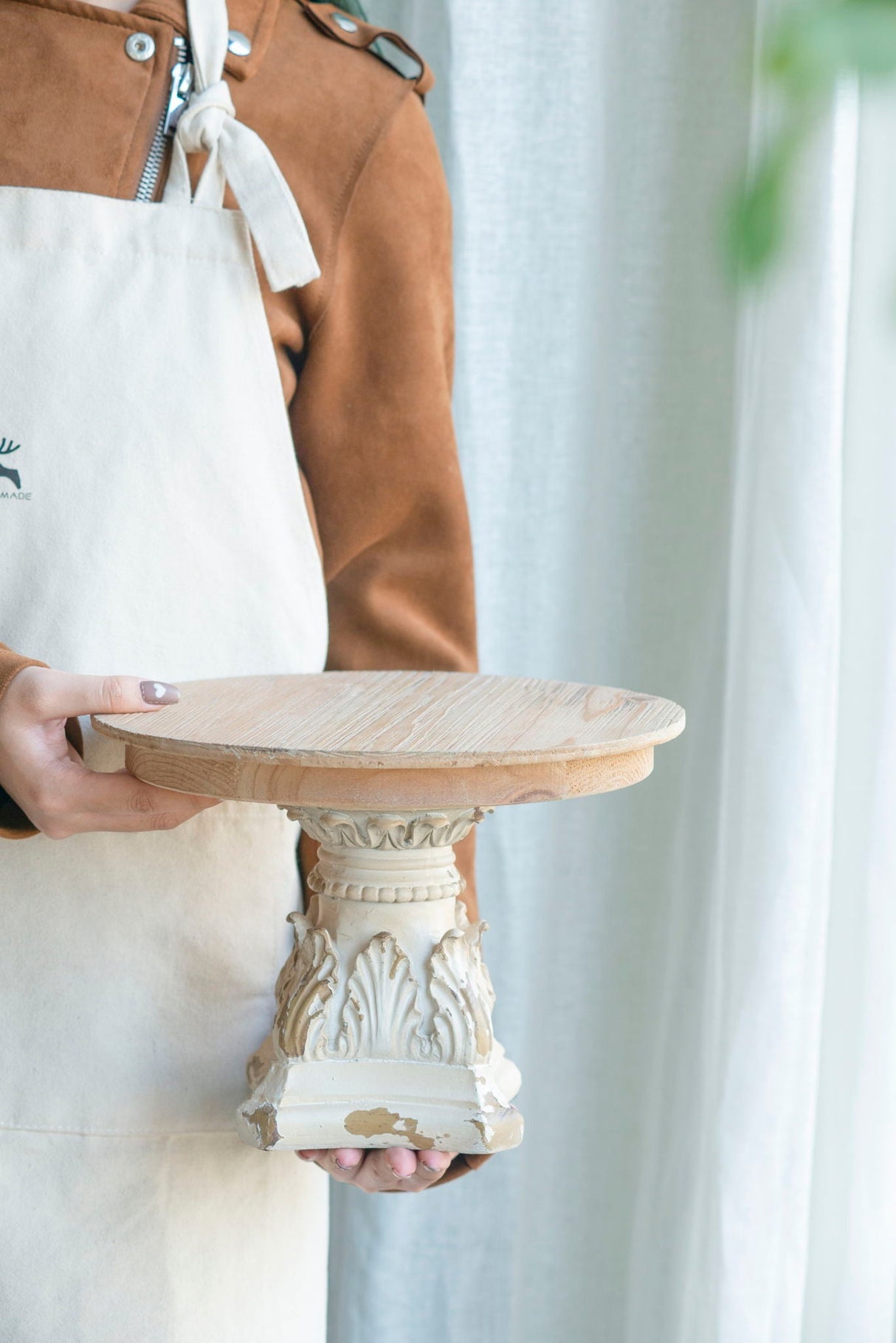 Cake Stand, Wood Cake Plate With Magnesium Base - Cream / Brown