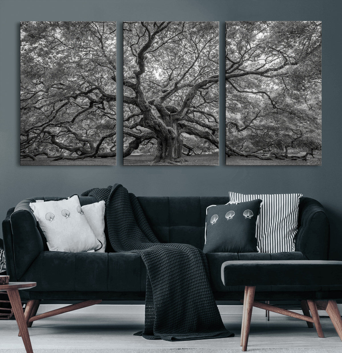 Majestic Angel Oak Tree Black and White Canvas Print – Multi