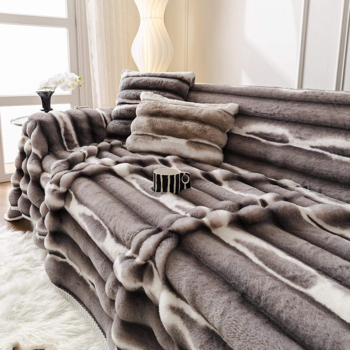 Ultra Soft Faux Fur Couch Cover – Large, Fluffy, and Elegant Sofa Throw Blanket
