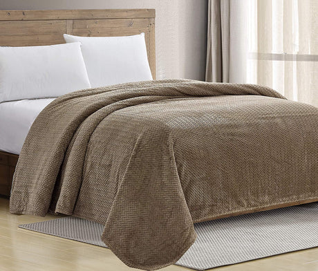 Homeessentials extra heavy and plush chevron braided microplush jacquard blanket