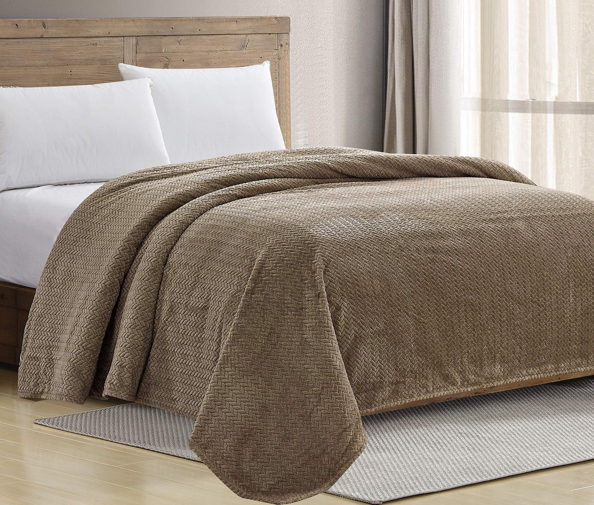 Decor&More HomeEssentials Extra Heavy and Plush Chevron Braided Microplush Jacquard Blanket