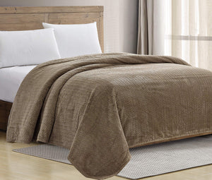 Decor&More HomeEssentials Extra Heavy and Plush Chevron Braided Microplush Jacquard Blanket