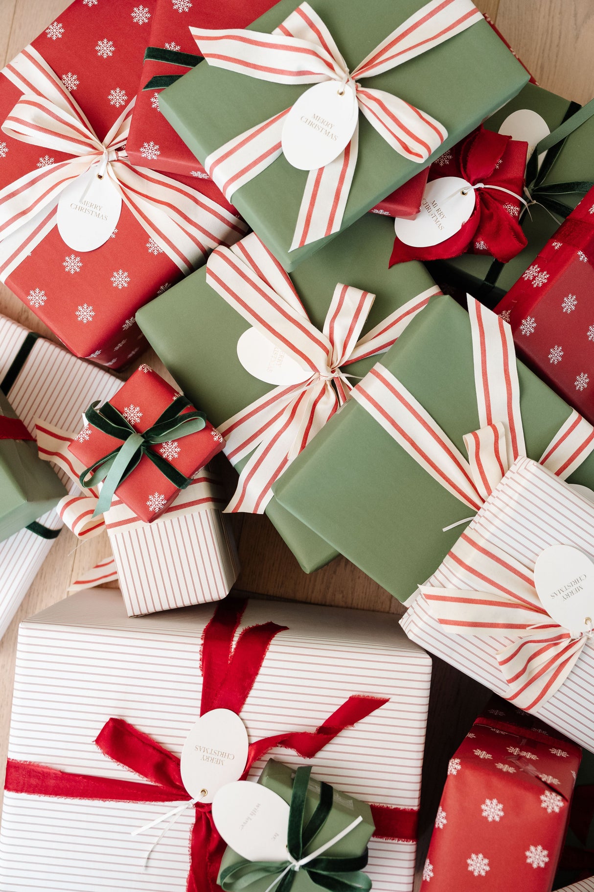 Snowflake Wrapping Kit with 3 Rolls Paper, 3 Ribbons & 25 Tags