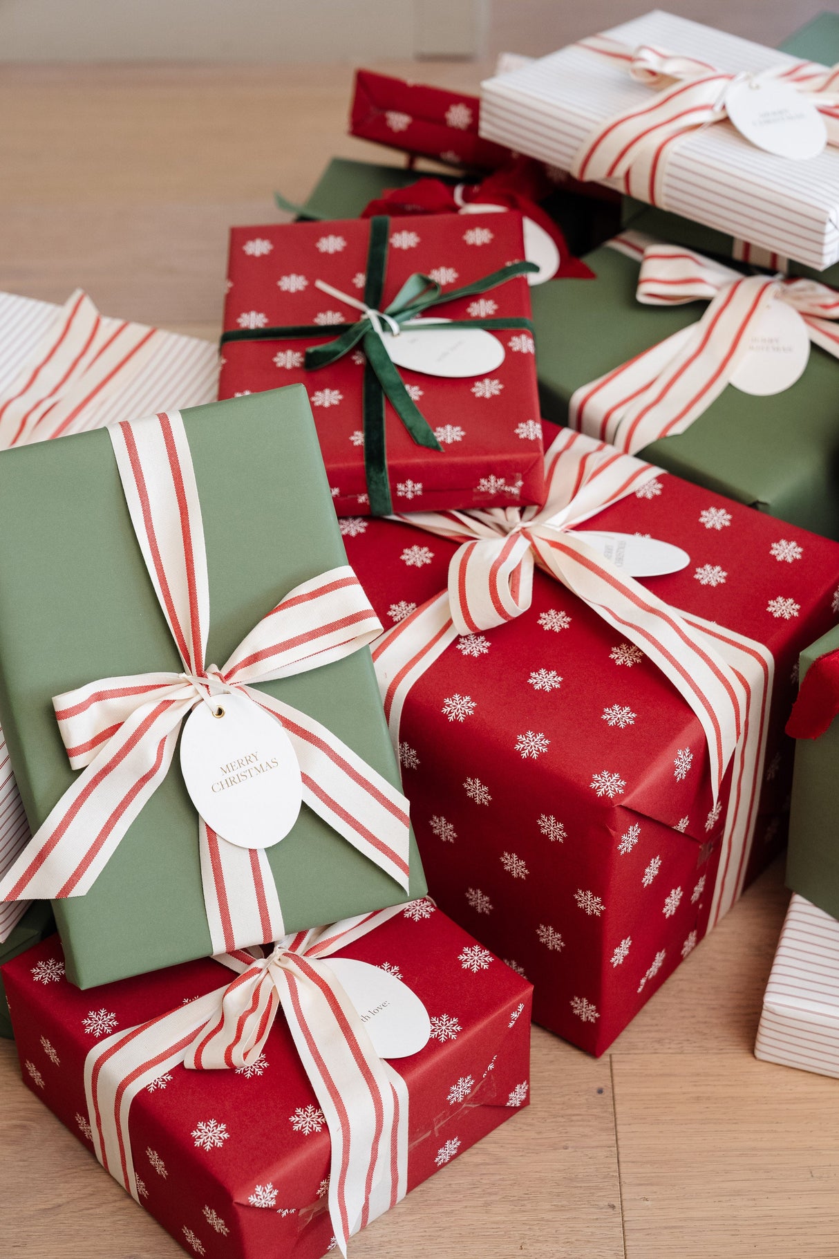 Snowflake Wrapping Kit with 3 Rolls Paper, 3 Ribbons & 25 Tags