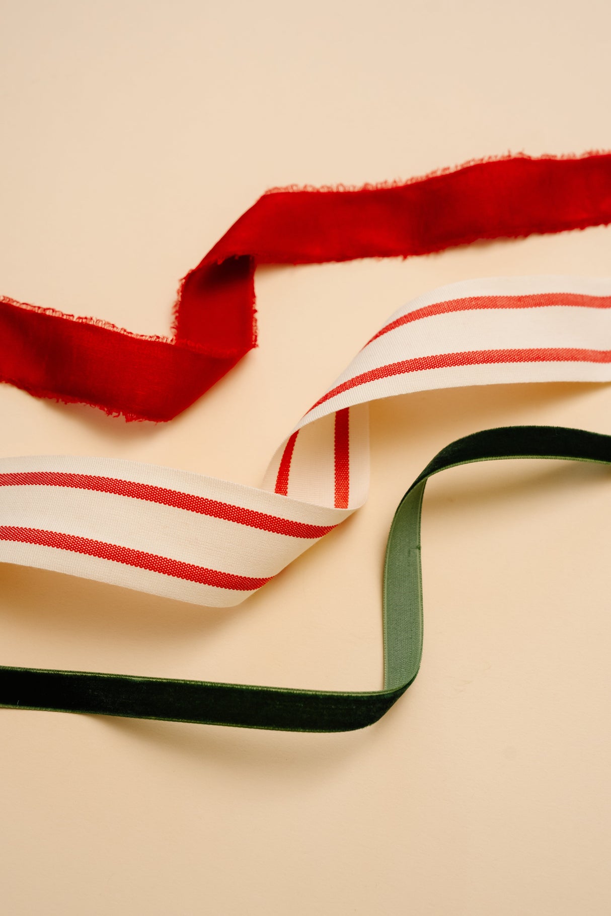 Snowflake Wrapping Kit with 3 Rolls Paper, 3 Ribbons & 25 Tags