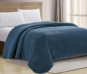 Decor&More HomeEssentials Extra Heavy and Plush Chevron Braided Microplush Jacquard Blanket
