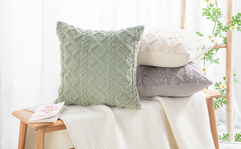 Throw pillow SUPER SOFT 3D FLORAL PATTERN Fur  Pack of 1 throw pillow WITH 450g insert 18"x18"