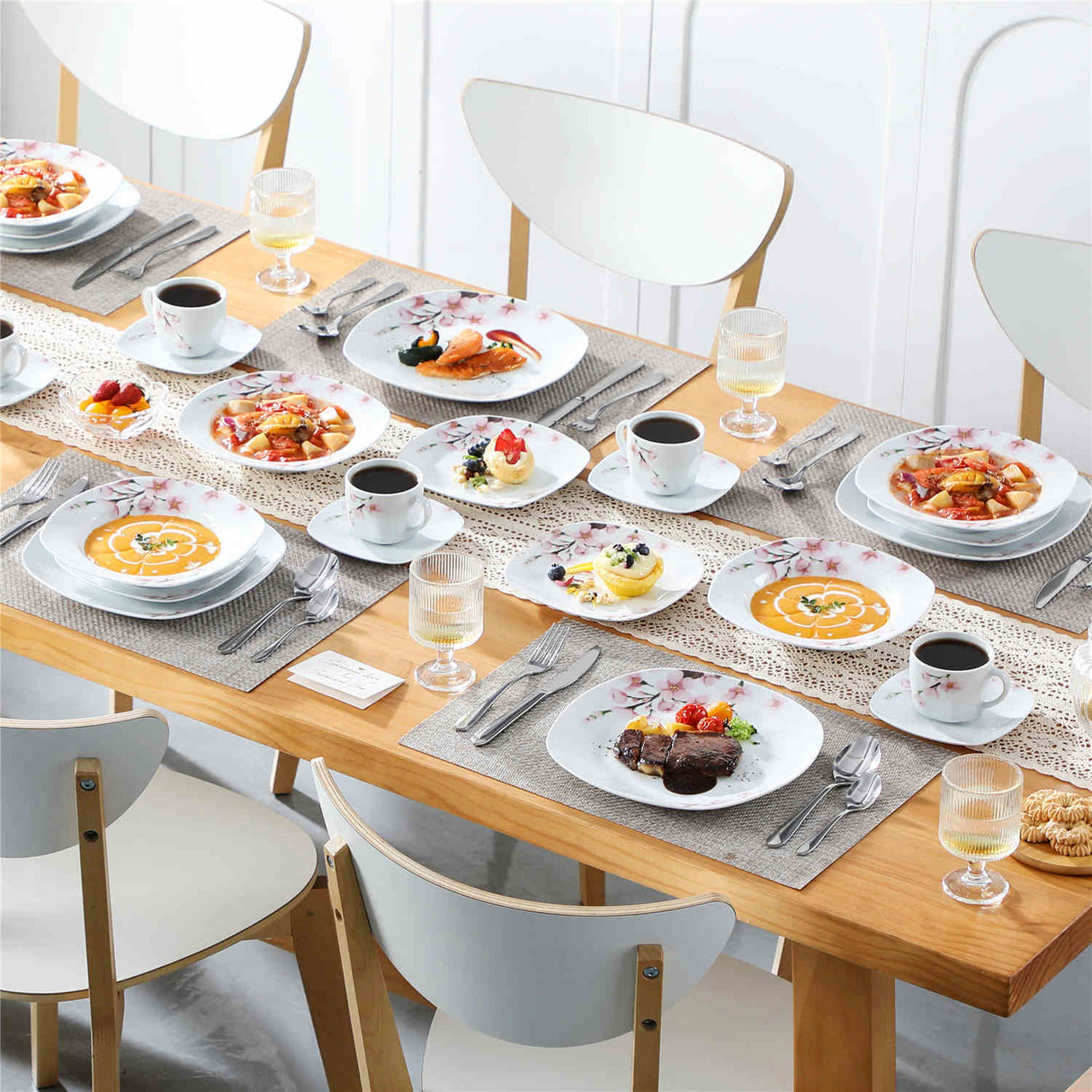 Annie 30 Piece Dinnerware Set