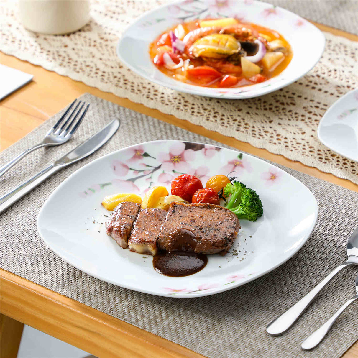 Annie 18 Piece Dinnerware Set