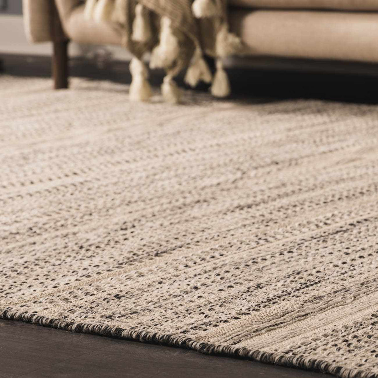 Arabi Wool Area Rug