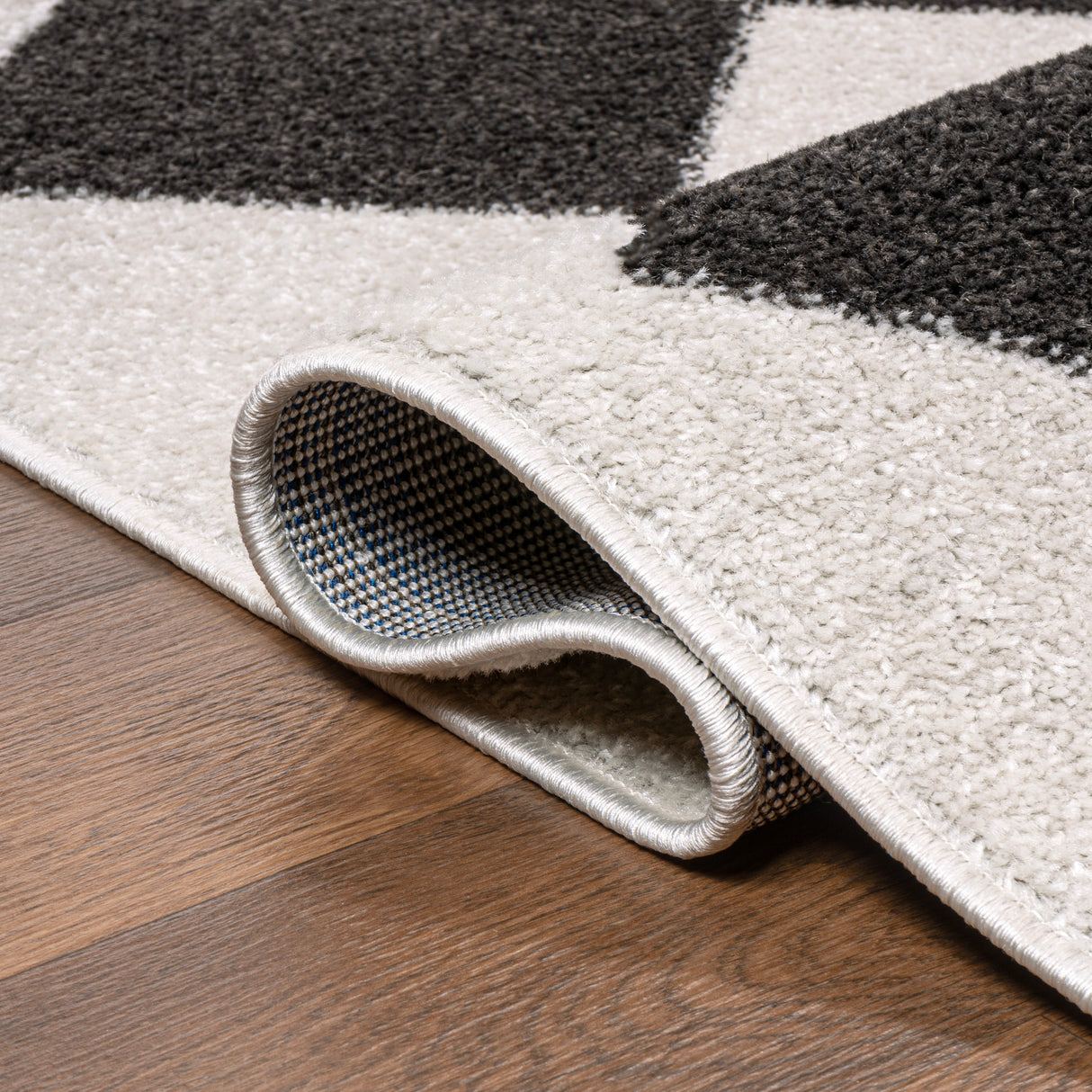 Draper Classic Geometric Diamond Pattern Runner Rug