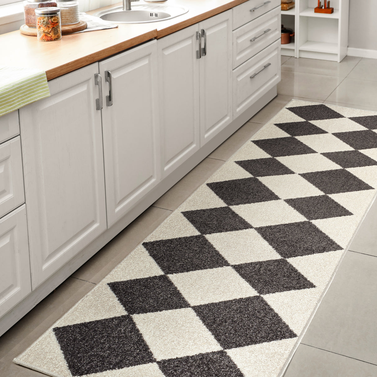 Draper Classic Geometric Diamond Pattern Runner Rug
