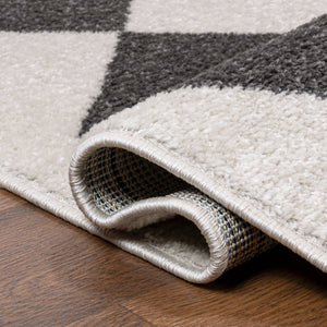 Draper Classic Geometric Diamond Pattern Area Rug